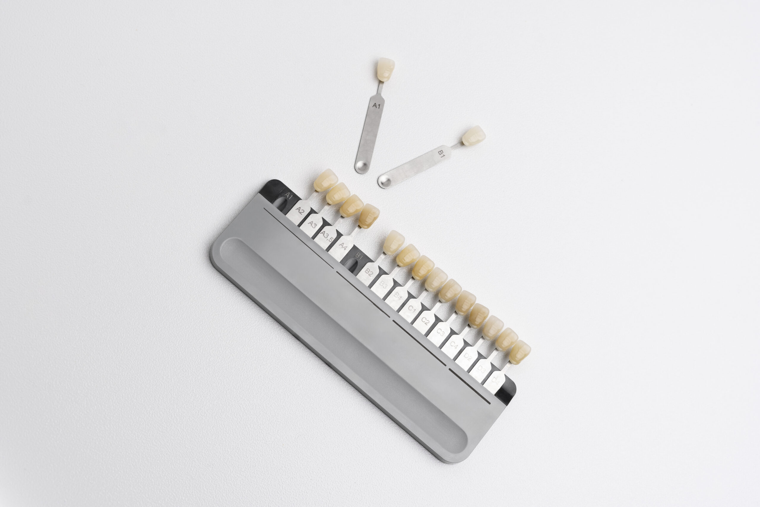 close-up-dentist-instruments